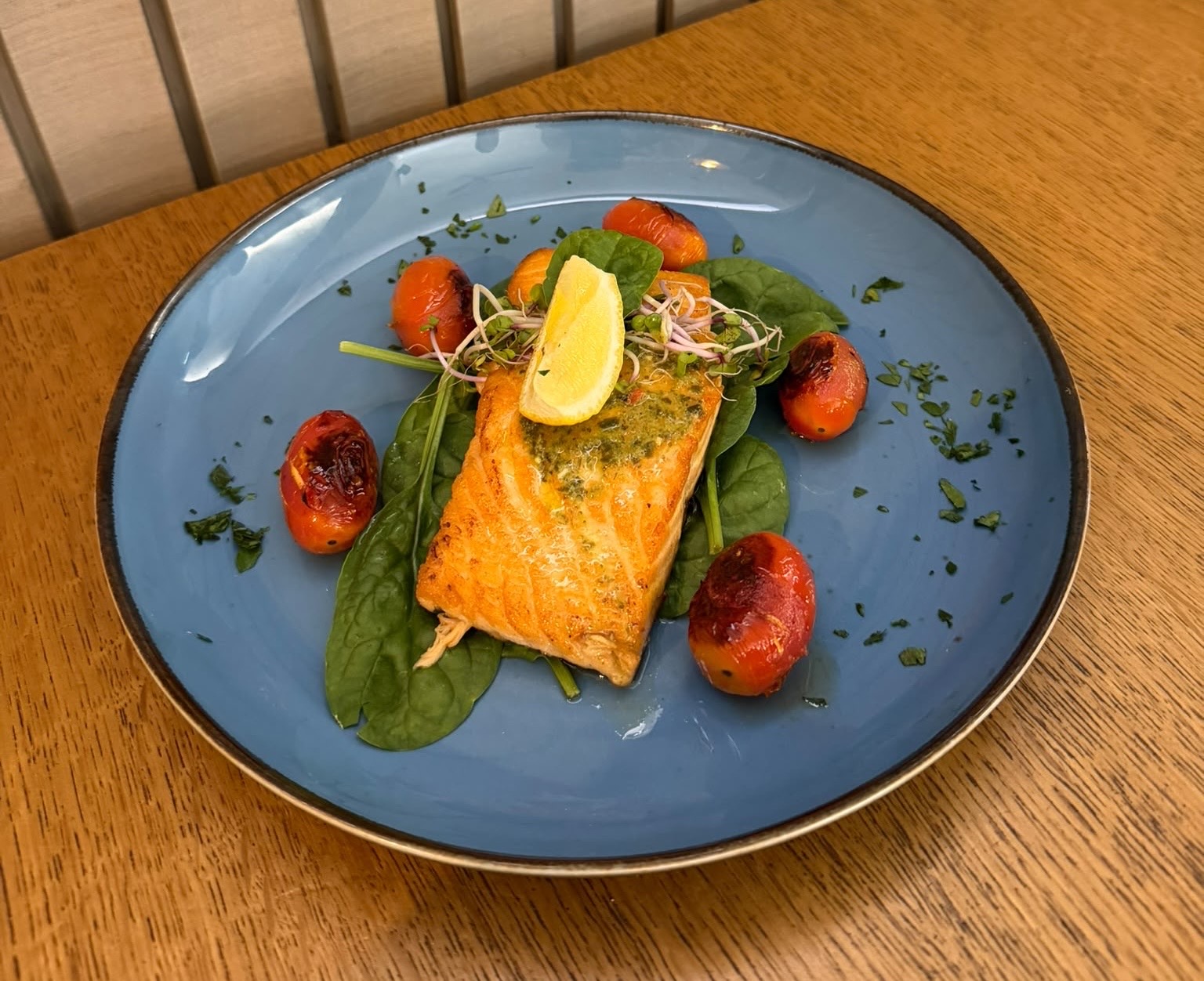 Filetto di salmone con spinaci